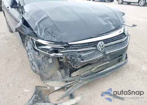 2024 Volkswagen Jetta 1.5T S z USA, uszkodzony, nr VIN 3VW5M7BU4RM103142